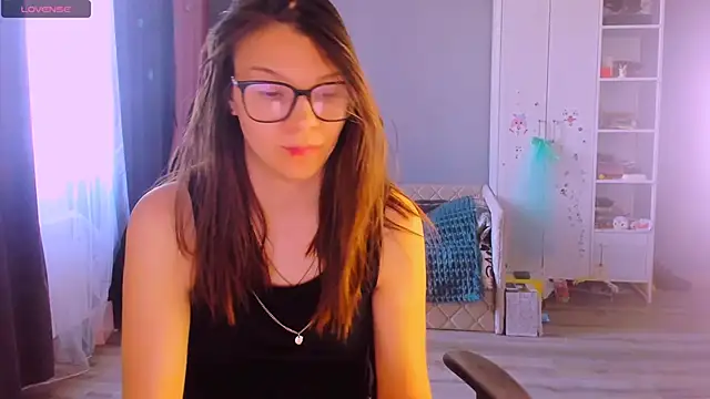 MollyLollipop online show from March 25, 4:12 am