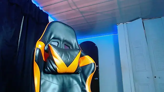 Adam Hudsond online show from October 27, 4:08 pm