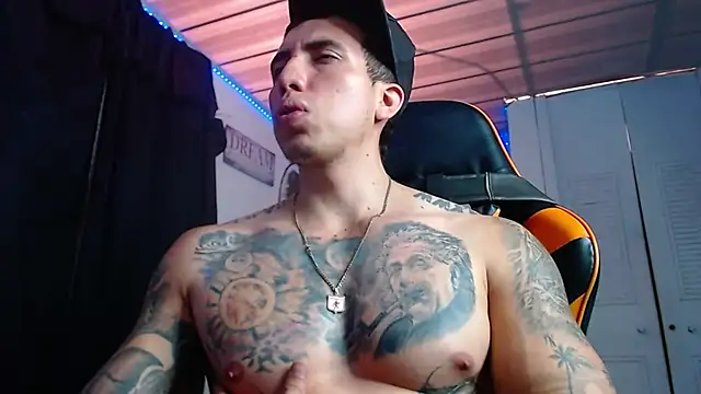 Adam Hudsond online show from November 3, 1:58 pm