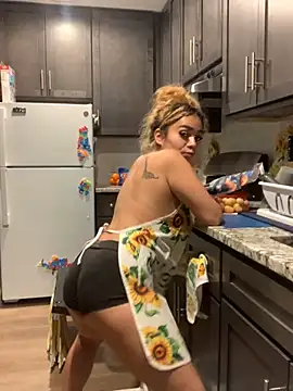 Sexxxyluna28 online show from December 28, 11:37 pm