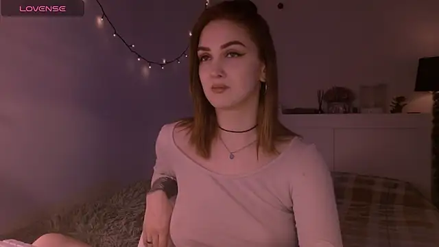 LilyFarey online show from November 17, 7:07 pm