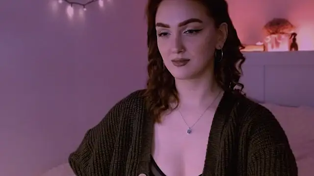 LilyFarey online show from February 6, 7:07 pm