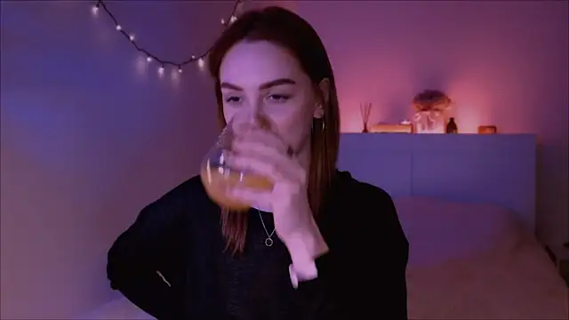 LilyFarey online show from February 9, 4:07 pm