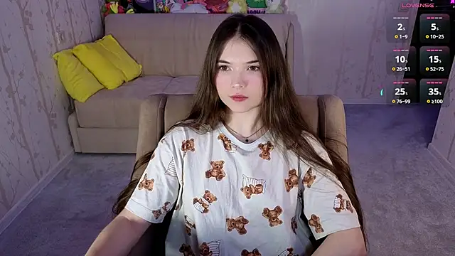 Eva Davie online show from February 8, 11:30 am