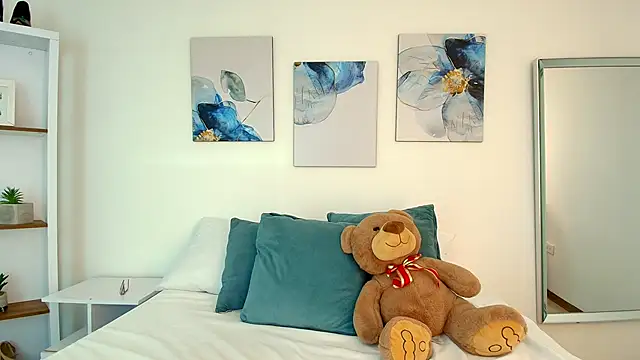 Isabella Harley online show from March 18, 2:41 pm