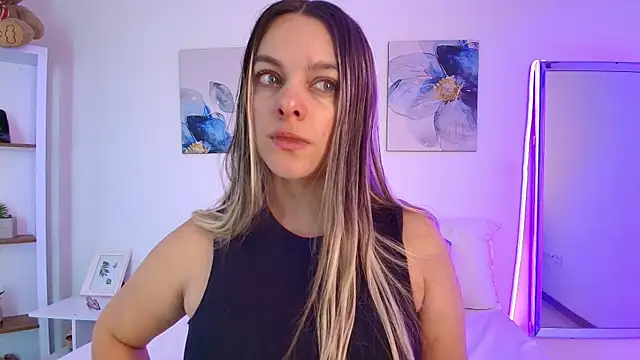 Isabella Harley online show from July 11, 1:33 pm
