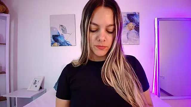 Isabella Harley online show from June 19, 1:50 pm