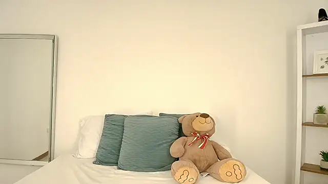 Isabella Harley online show from February 9, 1:20 pm