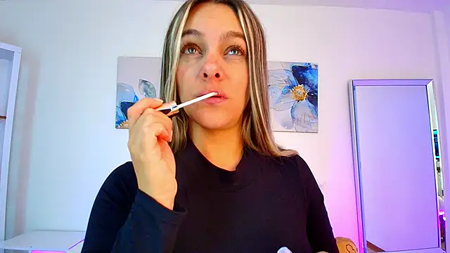 Isabella Harley online show from April 8, 1:56 pm