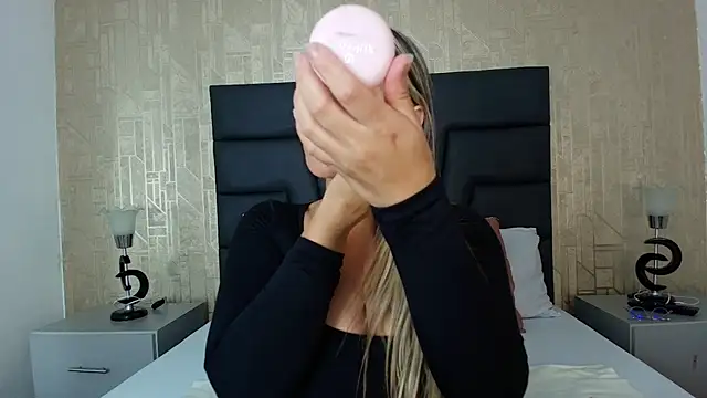 Isabella Harley online show from January 17, 1:58 pm