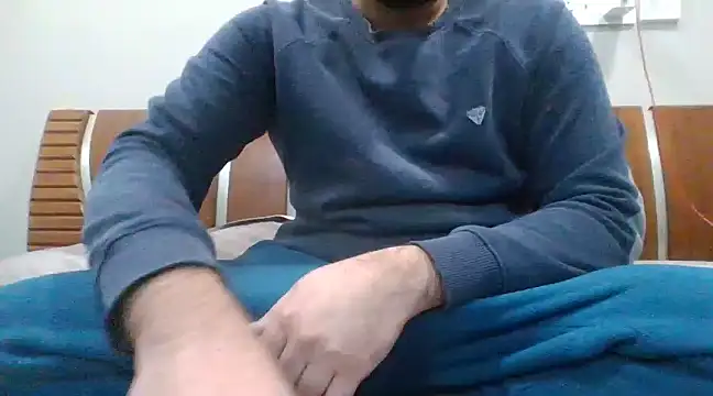 Snapshot of desicockandball chatting on January 4, 9:21 am desicockandball online show from January 4, 9:21 am