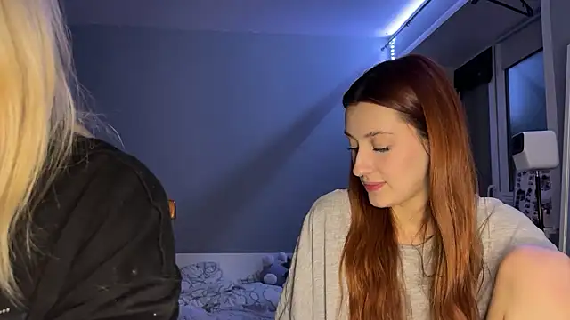 Snapshot of Uniarten chatting on November 12, 8:23 pm Uniarten online show from November 12, 8:23 pm