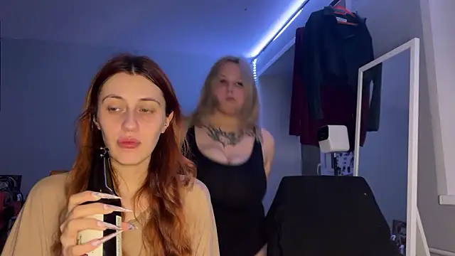 Snapshot of Uniarten chatting on November 9, 8:13 pm Uniarten online show from November 9, 8:13 pm