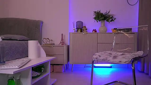 Snapshot of lildiaa chatting on June 4, 7:51 pm lildiaa online show from June 4, 7:51 pm