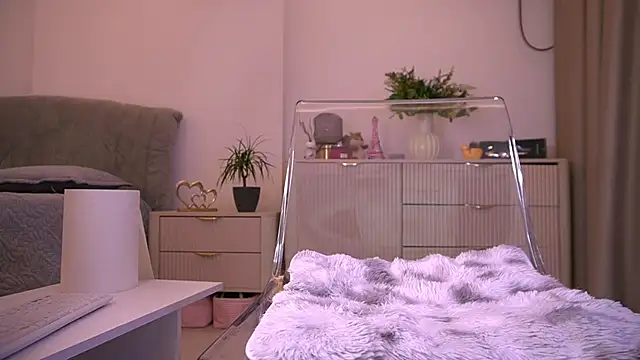 lildiaa online show from May 9, 7:56 am