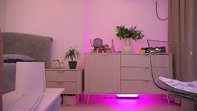 lildiaa online show from May 3, 3:48 pm