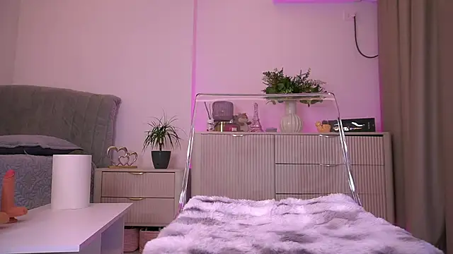 lildiaa online show from May 10, 3:58 pm
