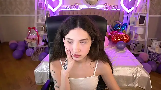 Snapshot of BabyFlowerr chatting on February 7, 7:49 pm BabyFlowerr online show from February 7, 7:49 pm