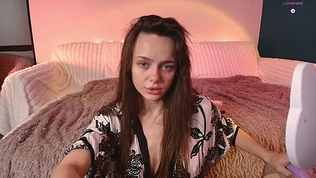Snapshot of Kylie_Desire chatting on September 26, 2:51 am Kylie Desire online show from September 26, 2:51 am