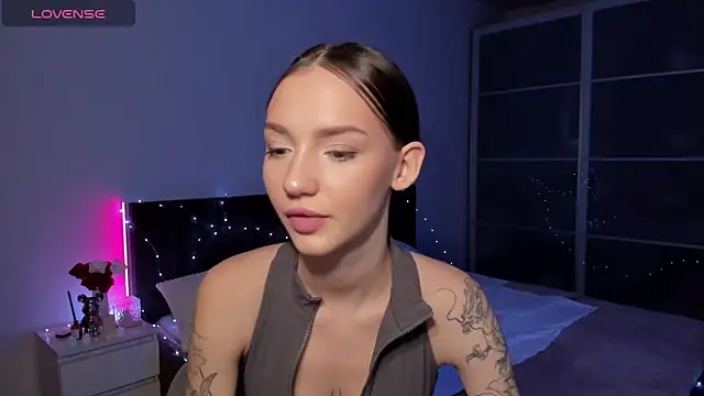 SophieCatty online show from March 25, 4:23 am