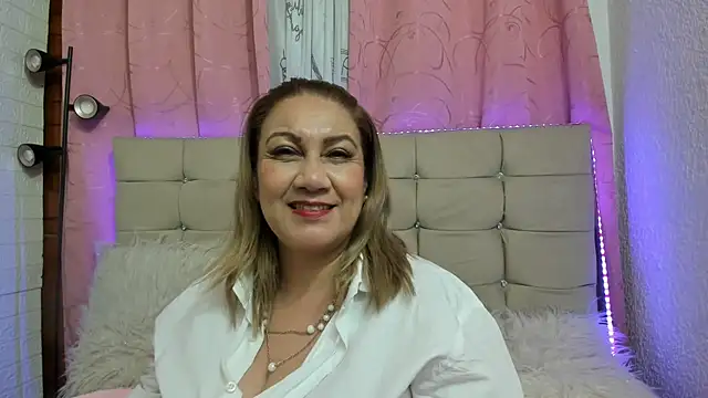 Snapshot of yayita_mature chatting on March 10, 5:07 pm yayita mature online show from March 10, 5:07 pm