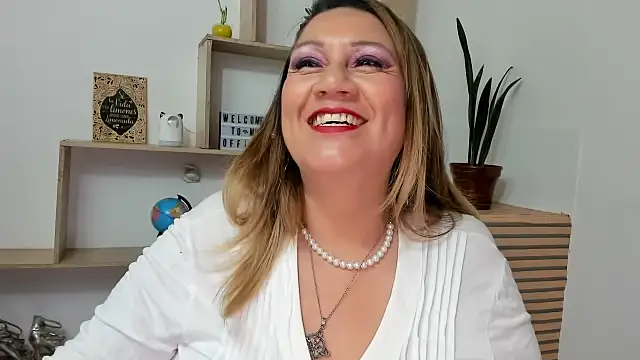 Snapshot of yayita_mature chatting on October 9, 1:11 pm yayita mature online show from October 9, 1:11 pm