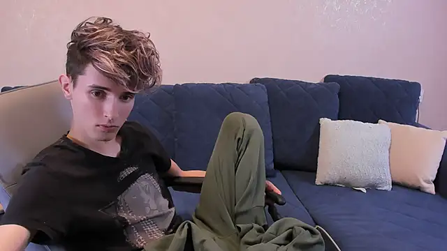 Snapshot of James_Mills chatting on December 9, 7:39 pm James Mills online show from December 9, 7:39 pm