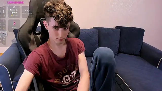 Snapshot of James_Mills chatting on September 17, 8:33 pm James Mills online show from September 17, 8:33 pm