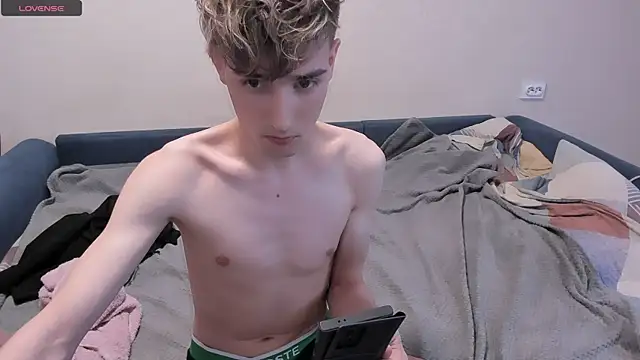 Snapshot of James_Mills chatting on March 15, 9:49 pm James Mills online show from March 15, 9:49 pm