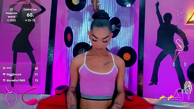 nickyminach  online show from November 1, 7:30 pm