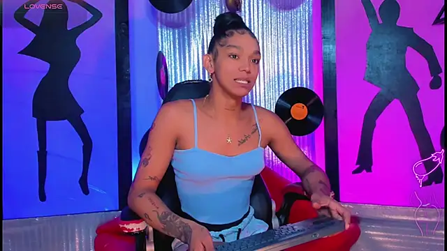 Snapshot of nickyminach_ chatting on July 16, 8:28 pm nickyminach online show from July 16, 8:28 pm