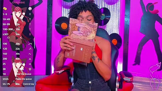 nickyminach  online show from April 15, 7:40 pm