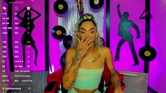 Snapshot of nickyminach_ chatting on February 17, 3:15 am nickyminach online show from February 17, 3:15 am