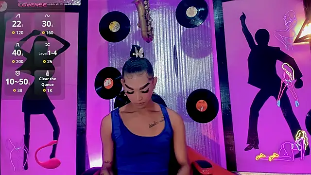 nickyminach  online show from October 30, 7:11 pm