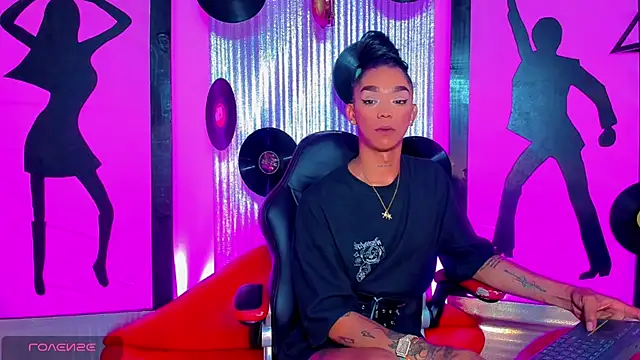 nickyminach  online show from March 24, 6:13 am