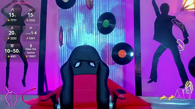 nickyminach  online show from November 19, 7:25 pm