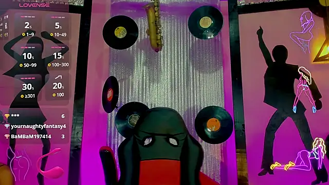 nickyminach  online show from October 25, 7:25 pm