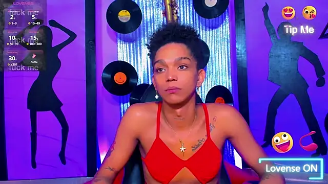 Snapshot of nickyminach_ chatting on February 6, 3:24 am nickyminach online show from February 6, 3:24 am