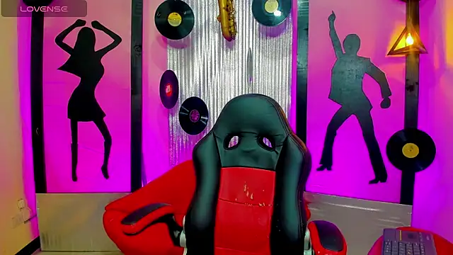 Snapshot of nickyminach_ chatting on February 11, 3:06 am nickyminach online show from February 11, 3:06 am