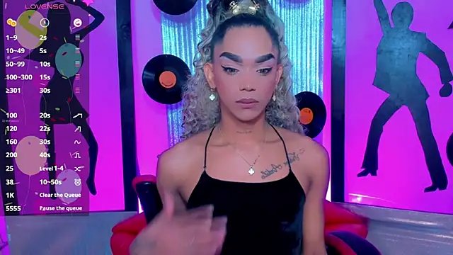 Snapshot of nickyminach_ chatting on February 19, 3:25 am nickyminach online show from February 19, 3:25 am