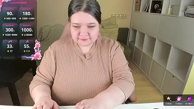 Snapshot of PlumPie chatting on December 14, 10:37 pm PlumPie online show from December 14, 10:37 pm