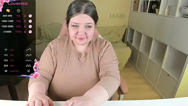 Snapshot of PlumPie chatting on January 12, 12:06 am PlumPie online show from January 12, 12:06 am