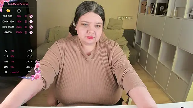 Snapshot of PlumPie chatting on December 22, 8:47 am PlumPie online show from December 22, 8:47 am