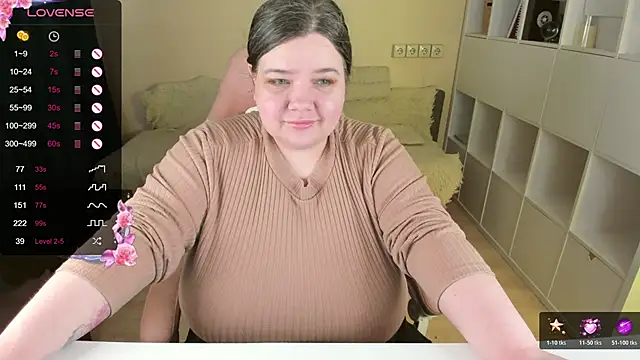 Snapshot of PlumPie chatting on October 19, 1:14 pm PlumPie online show from October 19, 1:14 pm