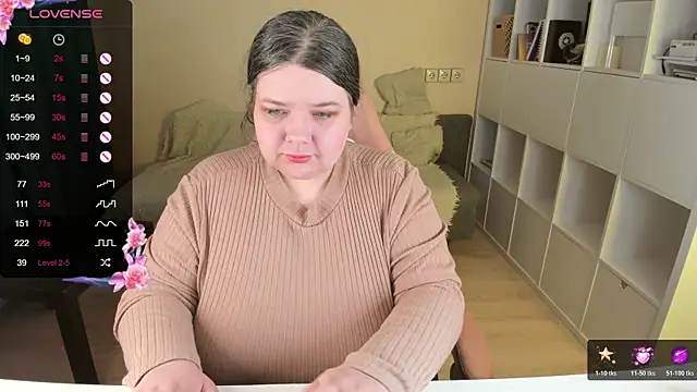 Snapshot of PlumPie chatting on December 21, 8:31 pm PlumPie online show from December 21, 8:31 pm