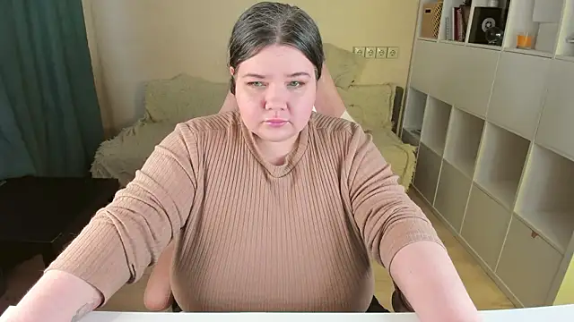 Snapshot of PlumPie chatting on March 1, 7:52 am PlumPie online show from March 1, 7:52 am