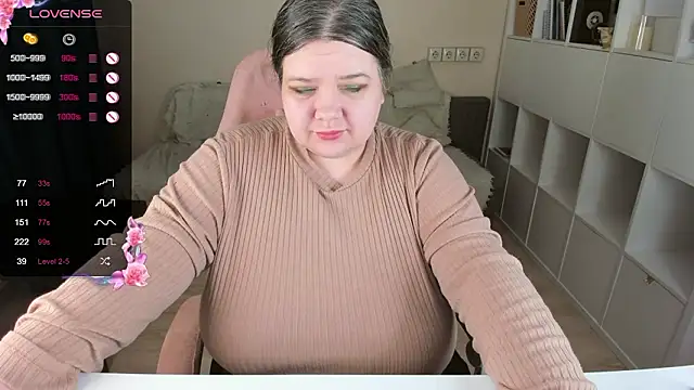 Snapshot of PlumPie chatting on January 17, 5:05 pm PlumPie online show from January 17, 5:05 pm