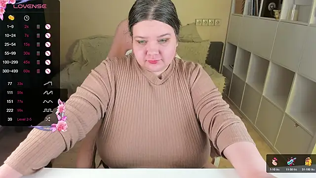 Snapshot of PlumPie chatting on January 16, 4:22 pm PlumPie online show from January 16, 4:22 pm