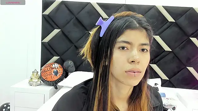 Snapshot of Girl_Cherry chatting on October 16, 11:29 am Girl Cherry online show from October 16, 11:29 am