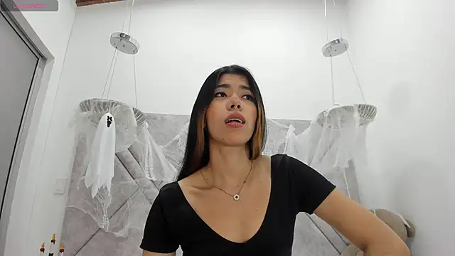 Snapshot of Girl_Cherry chatting on October 9, 11:33 am Girl Cherry online show from October 9, 11:33 am